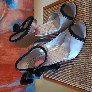 Betsey Johnson Rally Silk Satin Heels Size 9.5